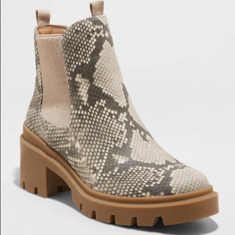 Snakeskin lug sole Chelsea boots